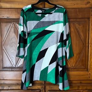 Gorgeous pattern..size 2X Long sleeve tunic top